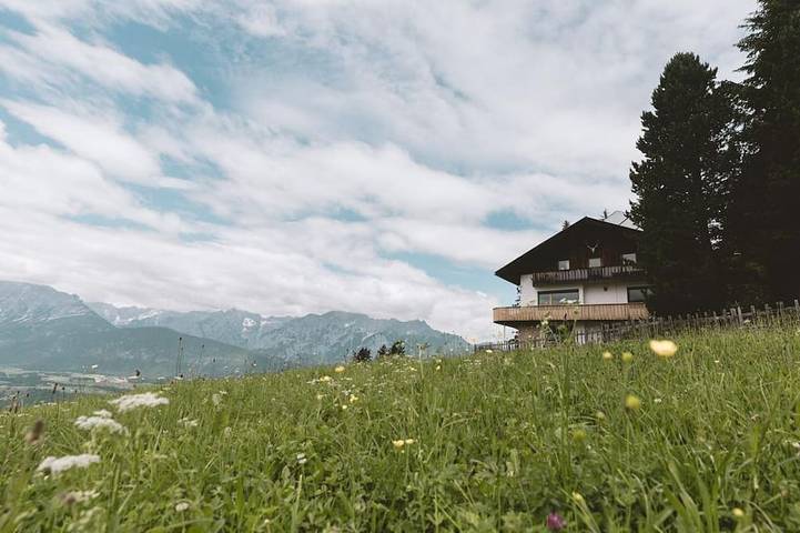 Ferienwohnung für 4 Personen, mit Balkon und Pool sowie Garten