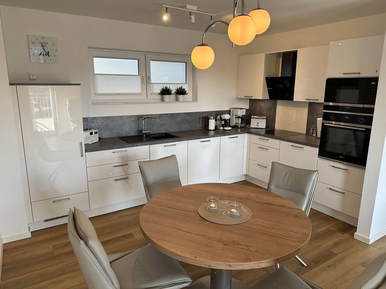 Apartamento entero, Tolles Ferienapartment mit Sauna, Balkon und Meerblick -  nur 200 m zum Strand! in Schillig Strand, Wangerland