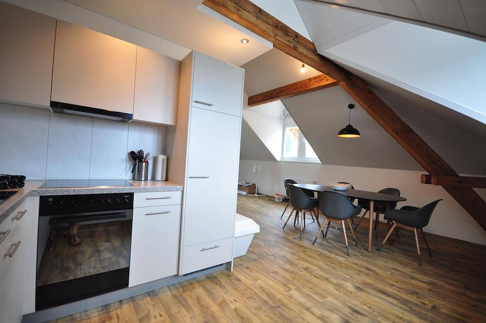 Entire apartment, Stylish apartment.  Air-conditioning.  3 mins walk from Interlaken West station. in Interlaken, Lake Thun
