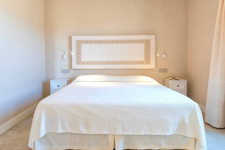 Room 'Rosa' with shared pool, Wi-Fi and air conditioning in Alghero, Sassari Province