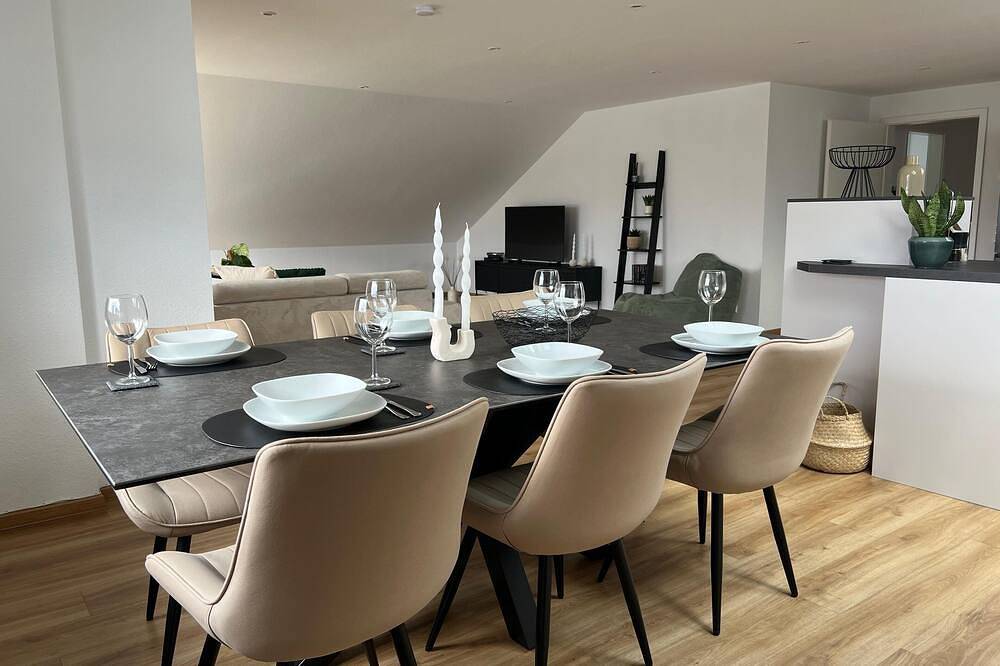 Ganze Wohnung, Mama-Apartments - 125qm Deluxe Apartment zum Wohlfühlen mit Balkon und Parkplatz in Fulda, Rhön-Hessen
