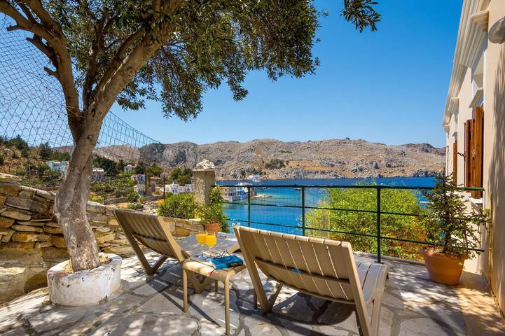 Location de vacances pour 8 personnes, avec vue sur l’océan et balcon dans Symi - 3