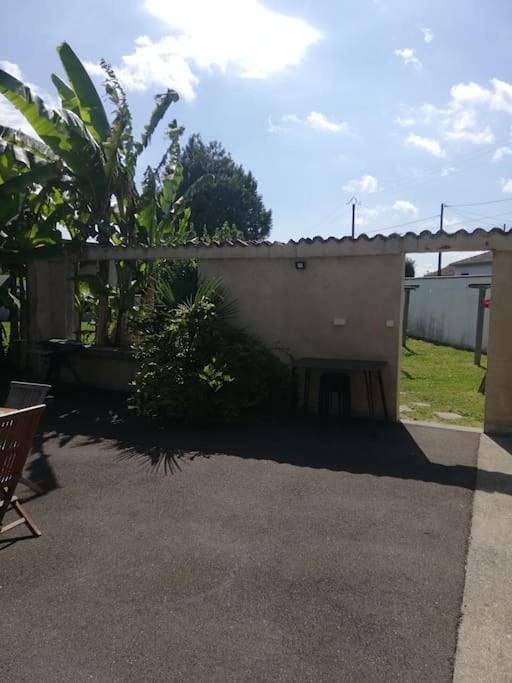 Location de vacances pour 10 personnes, avec piscine ainsi que jardin et jacuzzi à Saint-Lon-les-Mines - 2