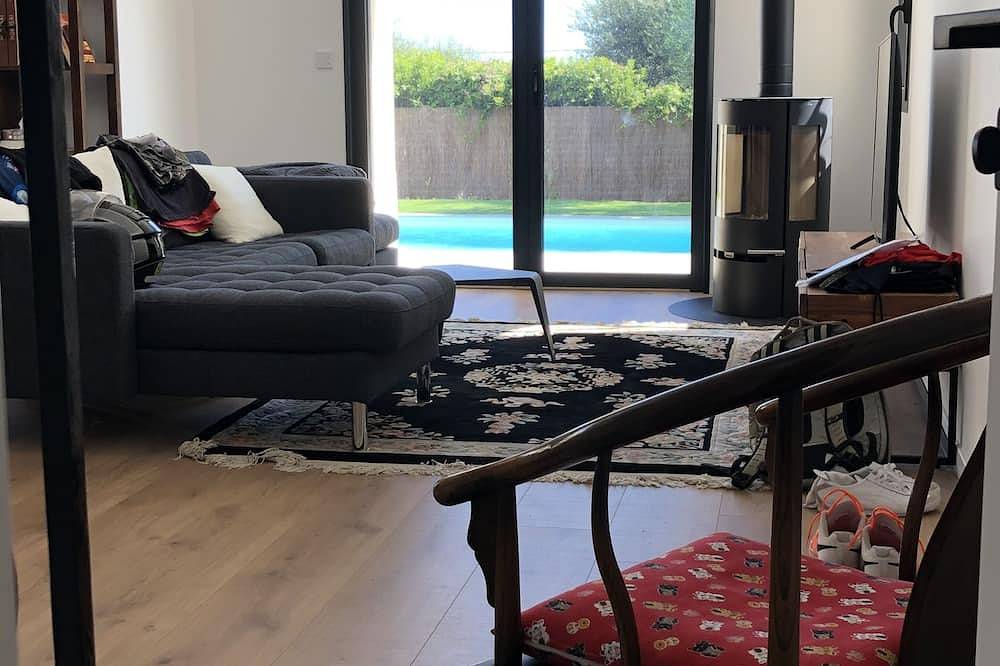 Renovated family home with secure swimming pool in Grasse, Mittelmeerküste (Frankreich)