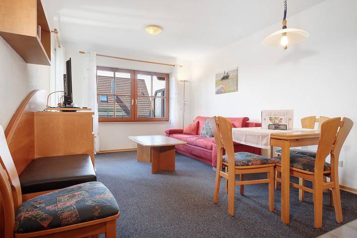 Ganze Wohnung, Ferienwohnung 'Konstanz' mit Seeblick, Gemeinschaftsgarten und Wi-Fi in Hagnau am Bodensee, Region Bodensee-Oberschwaben