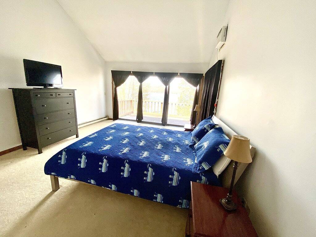 Zu Hause weg von zu Hause. 4 Schlafzimmer, 3 Bäder, geräumiges Haus mit Dock für Ihr Boot. in Lake Wallenpaupack