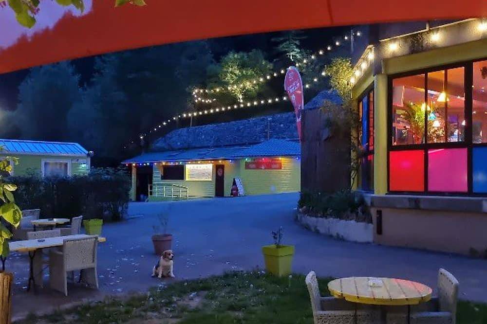 Mobile home with terrace for 4 people in Meyrueis in Meyrueis, Cévennes