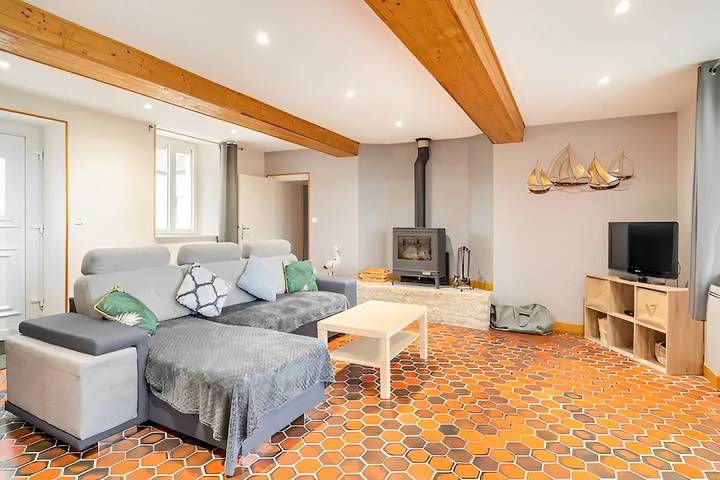 Gîte pour 6 personnes, avec terrasse et jardin