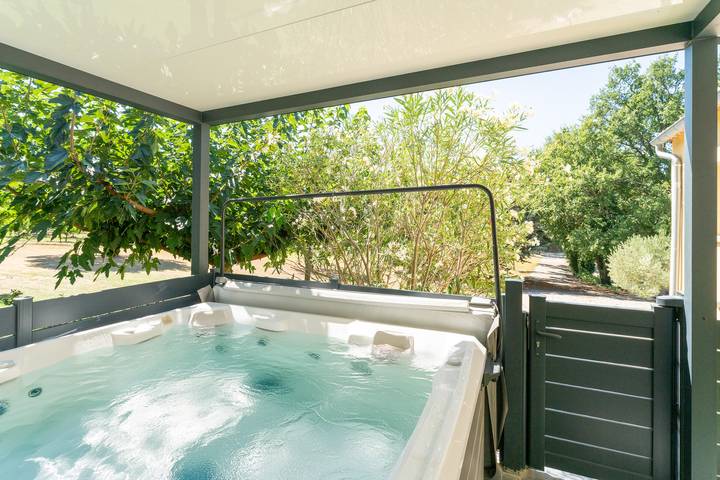 Ferienhaus für 8 Personen, mit Garten und Whirlpool - 1
