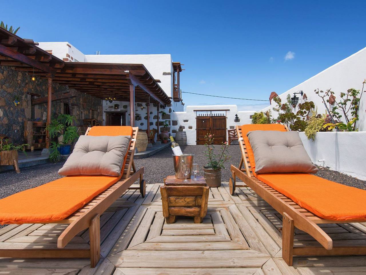 Exklusives Landhaus mit Garten und überdachter Terrasse sowie schöner Aussicht in Mancha Blanca, Tinajo