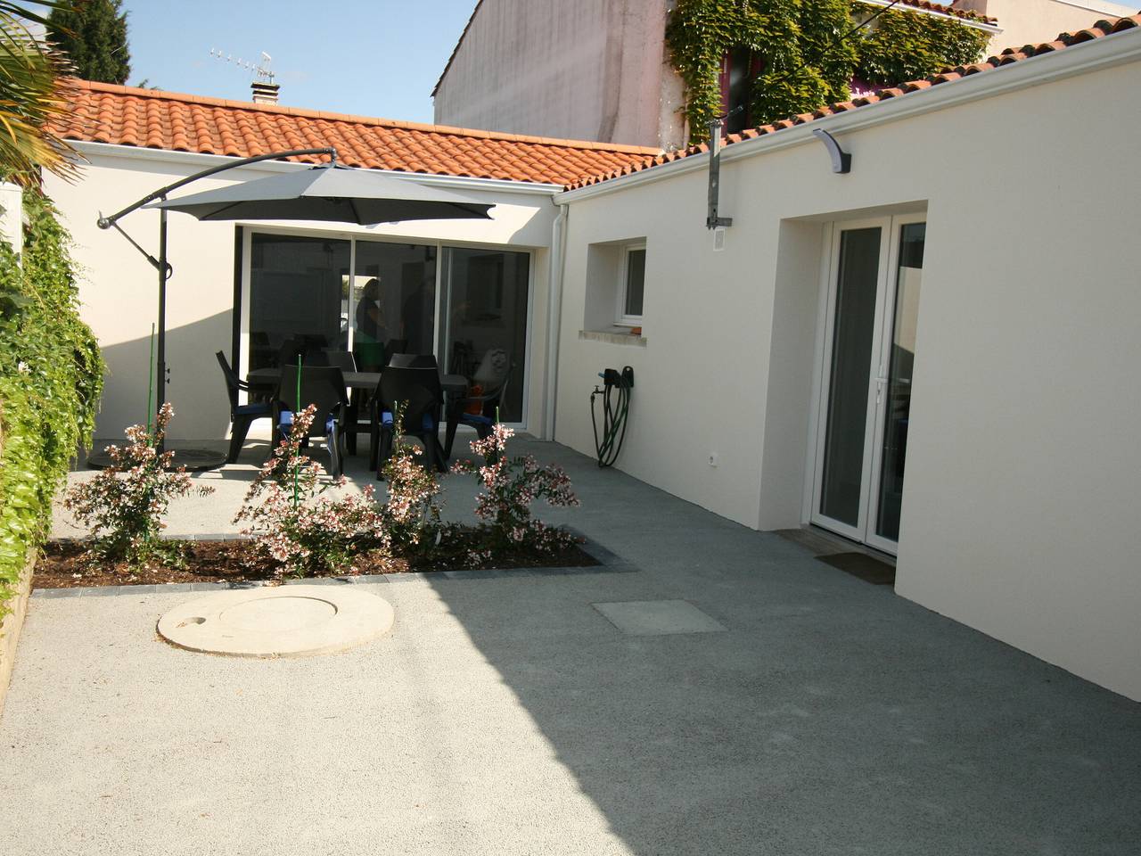 Charming House Near Beach and Shops with Private Parking and Terrace in La Tranche-sur-Mer, Vendée