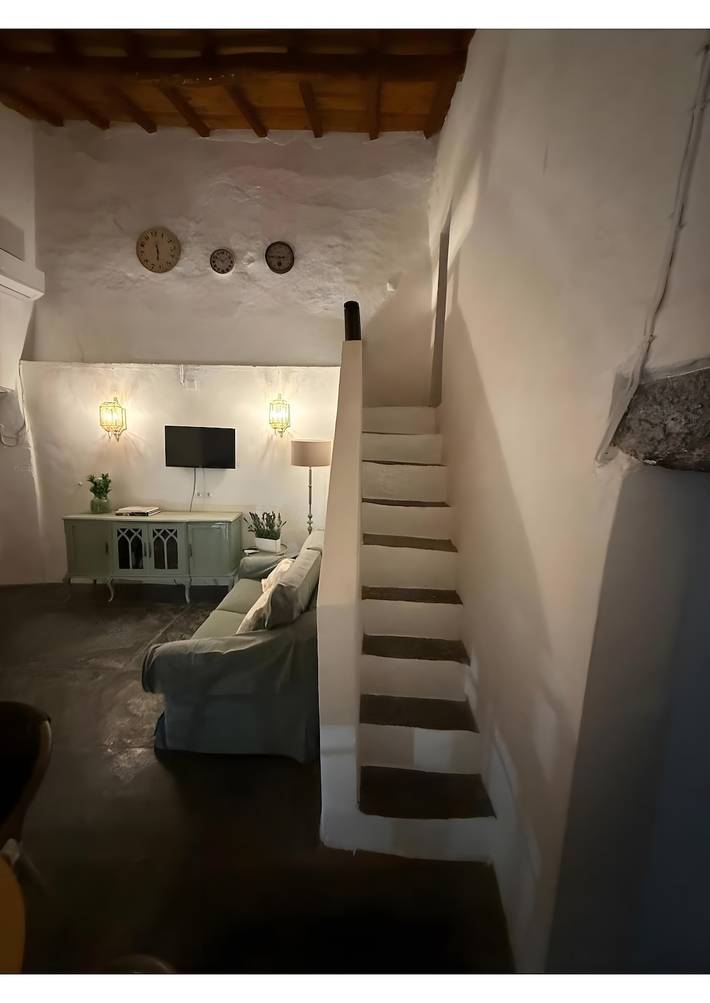 Entire apartment, Apartment 'Casa Tia Anica' with Lake View, Wi-Fi, and Air Conditioning in Praia Fluvial de Monsaraz, Monsaraz