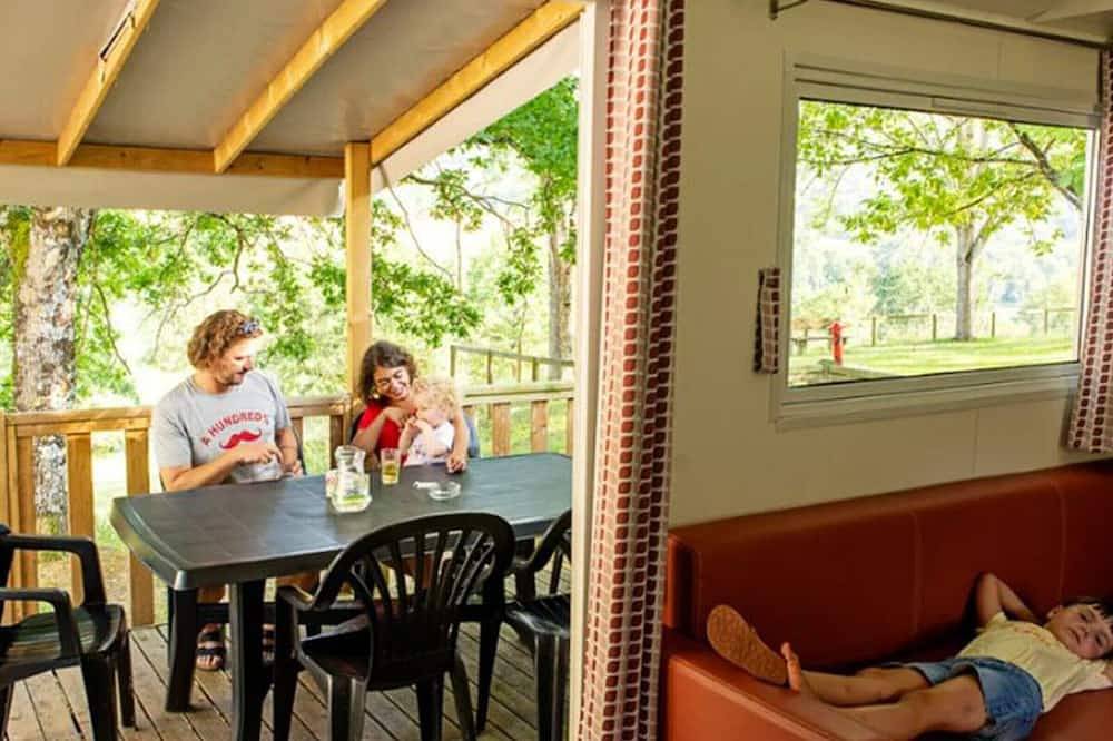 Casa móvil con 2 habitaciones 4 personas, terraza in Lissac-sur-Couze, Brive-la-Gaillarde region