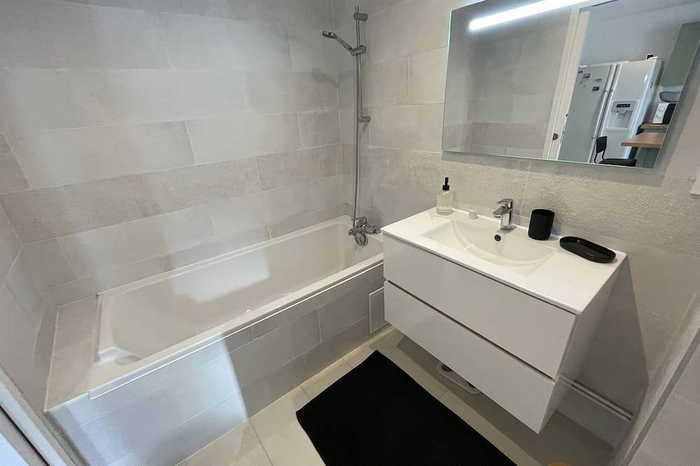 Casa-Familiar-Baño con bañera-L Authentique in Chablis (Yonne), Auxerre region