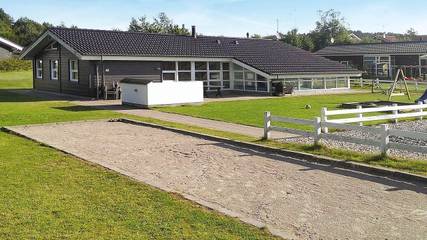 Ferienhaus für 14 Personen, mit Whirlpool und Terrasse sowie Sauna und Pool in Lyngsbæk Strand