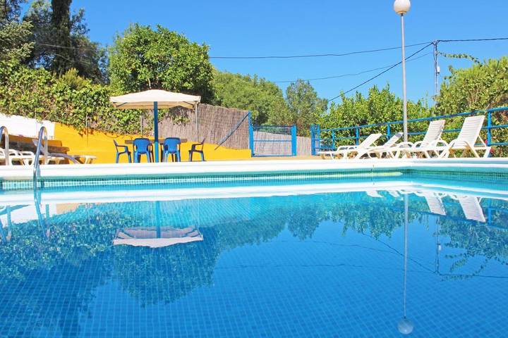 Apartamento para 10 personas, con Balcón y Terraza además de Jardín y Piscina en Ubrique