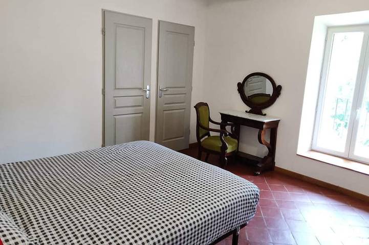 Location de vacances pour 3 personnes, avec terrasse et jardin à Le Tholonet - 2