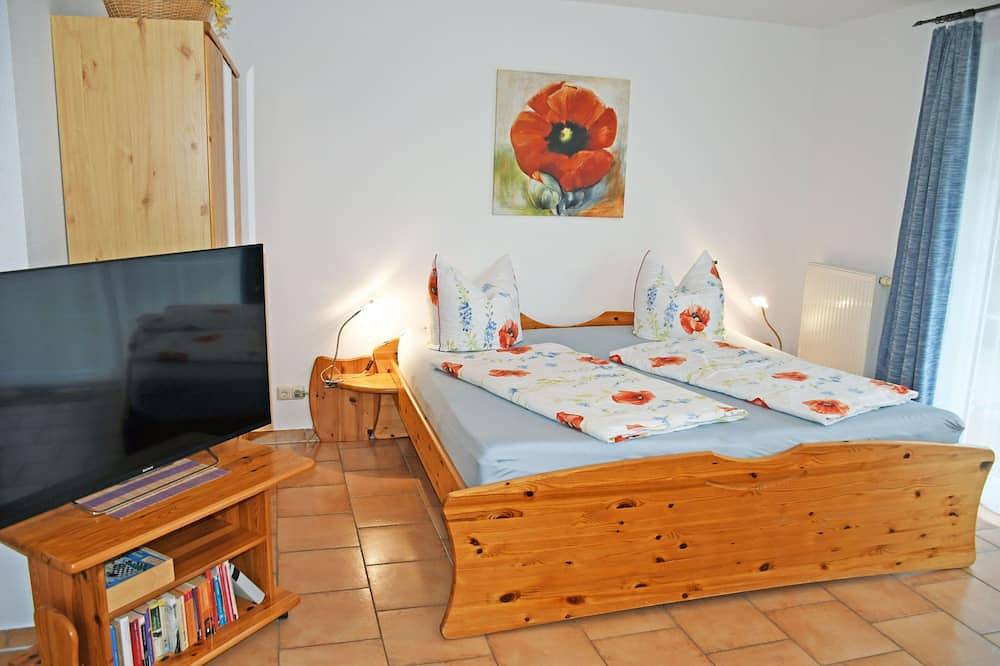 Entire apartment, Vacation apartment Oie with sun terrace - Holiday apartments on the Hagenschen Wiek in Strand Kleinhagen, Mönchgut