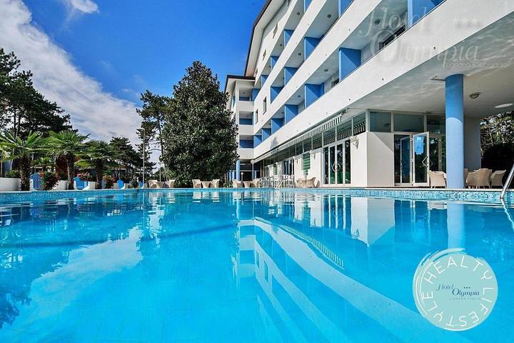 Hôtel pour 2 personnes, avec terrasse ainsi que piscine et jardin