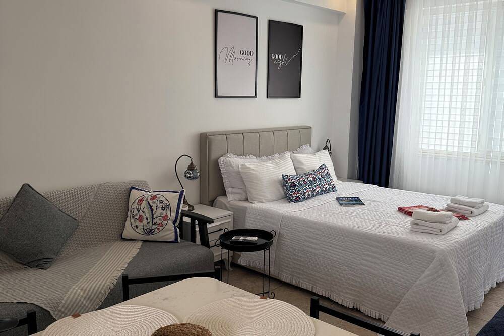 Apartamento entero, 5-Min Walk to Göynük Beach • Mountain View Balcony Studio in Göynük, Kemer