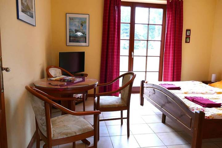 Ferienwohnung für 3 Personen, mit Garten und Terrasse in Mahlzow