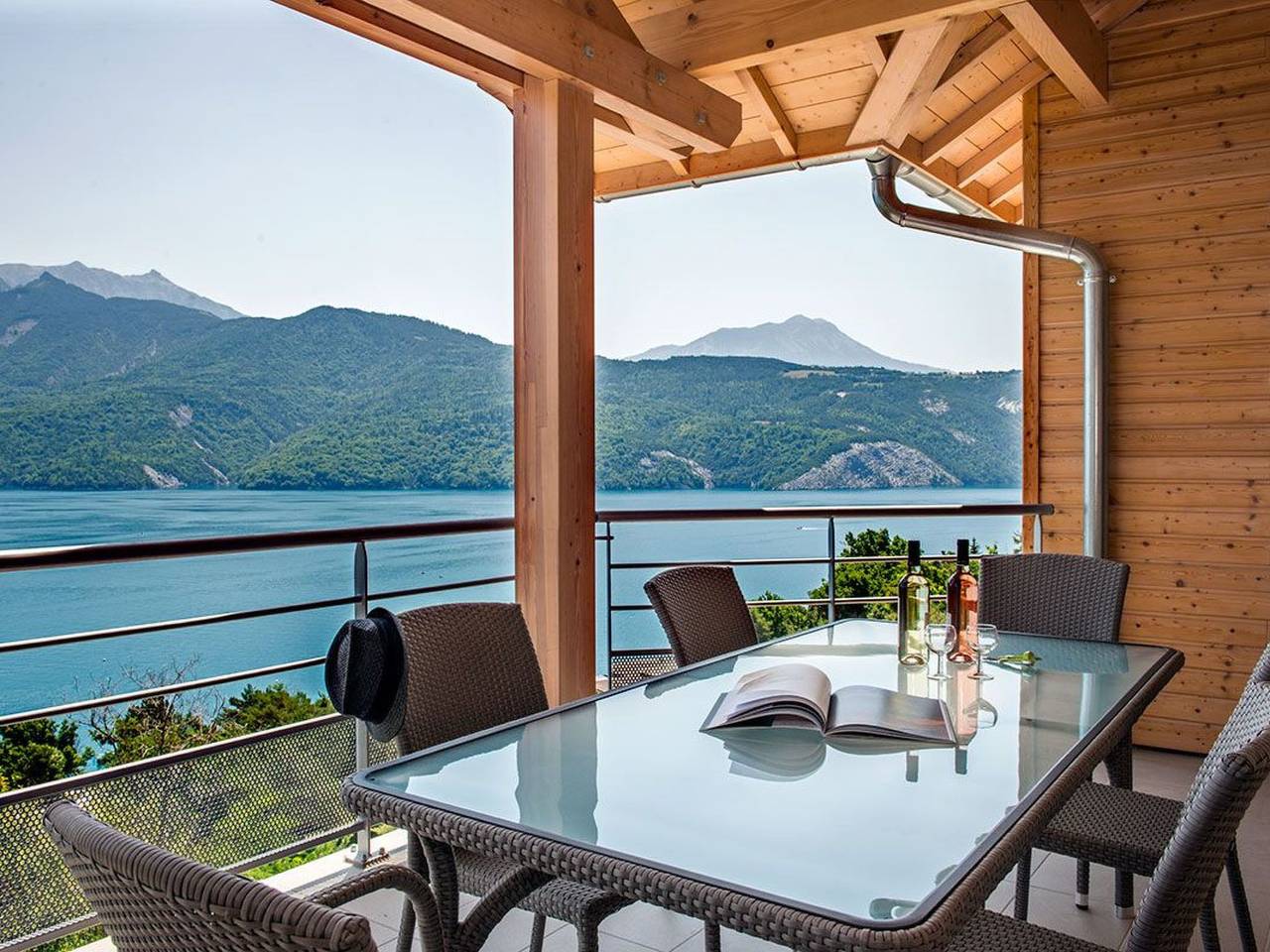 Entire apartment, Wohnung mit Blick auf das Wasser in Chorges, Écrins National Park