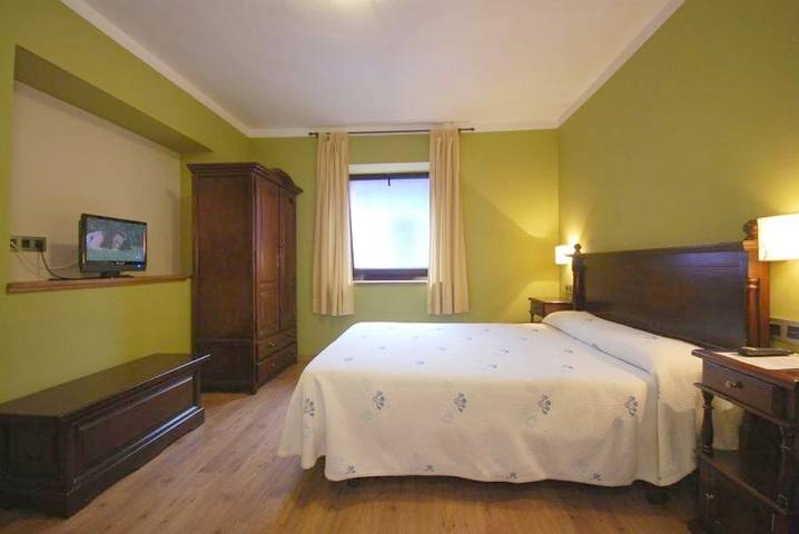 Hotel para 2 personas, con terraza y jardín en Comarca de Oriente - 2