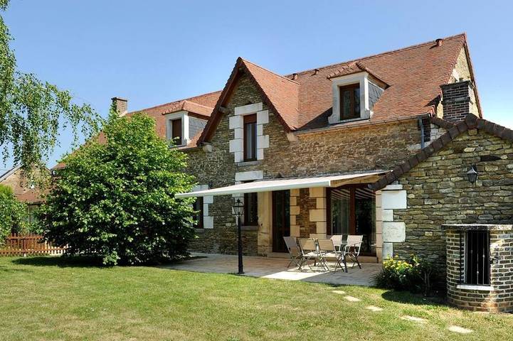 Location de vacances pour 5 personnes, avec jardin et piscine à Prusy (homonymie)