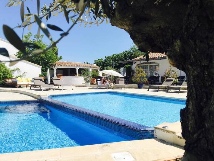 Hôtel pour 2 personnes, avec bassin pour enfant ainsi que piscine et jardin