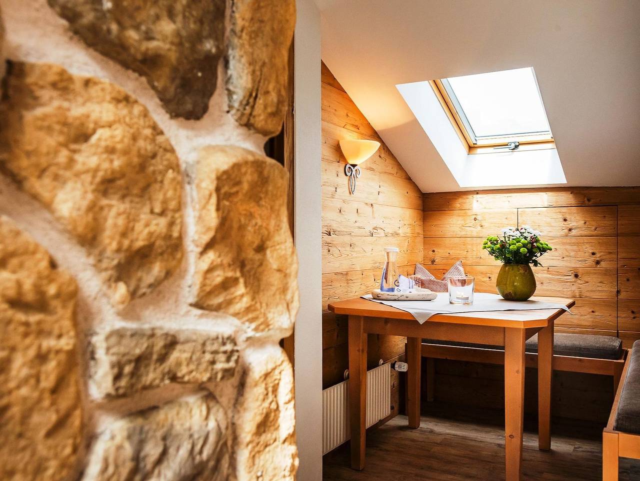 Ganze Ferienwohnung, Hubertushof, Der - "Almhütt'l" - 1 Schlafraum/Dusche/Wc in Mittenwald, Bayerische Alpen