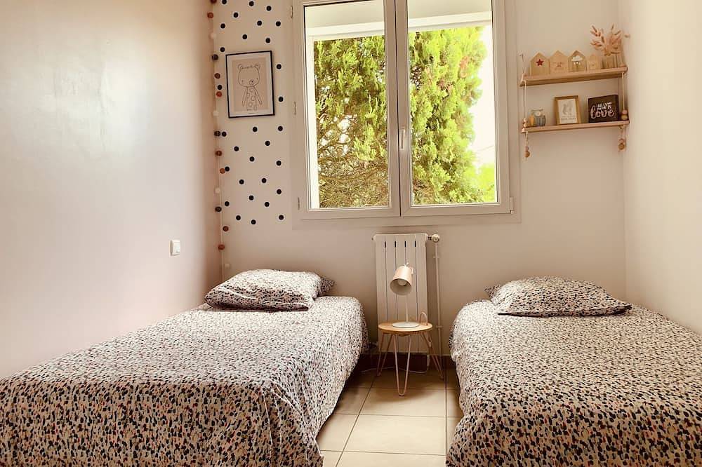 Family home with heated pool and garden in Puilboreau, Région de La Rochelle