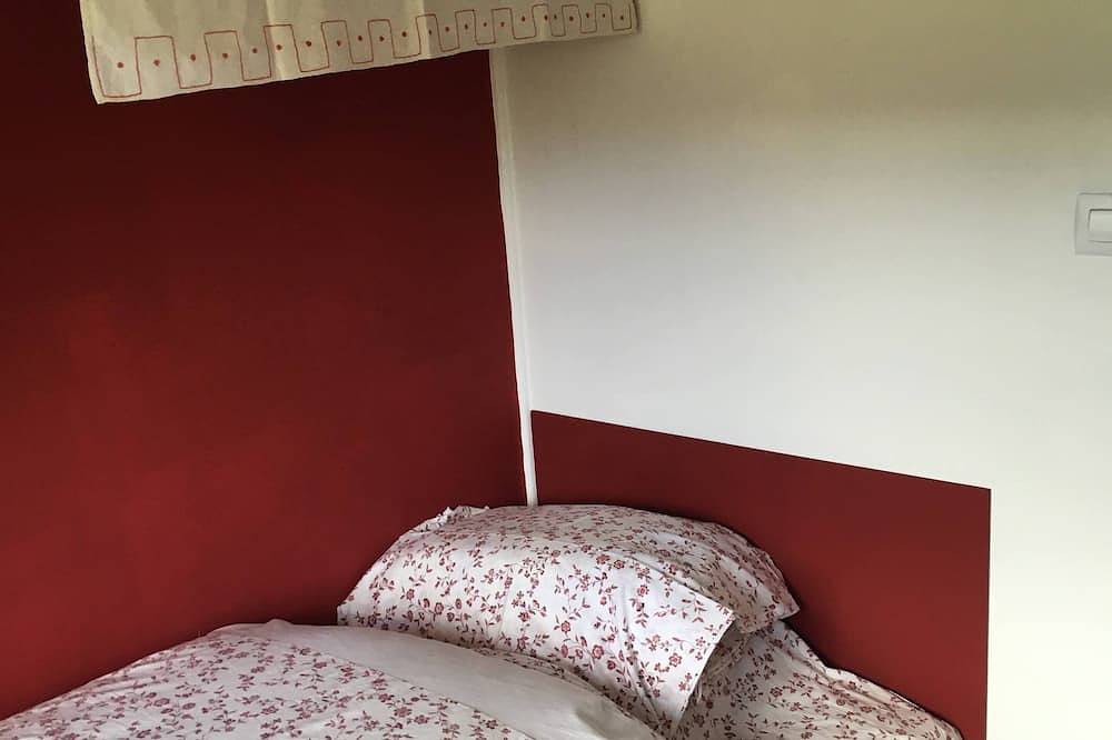 Chalet Lou Griou Breathtaking view in Saint-Jacques-des-Blats, Aurillac region