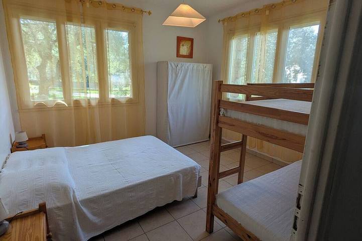 Rez de chaussée de villa avec jardin, à 600m des plages in Zonza, Arrondissement de Sartène