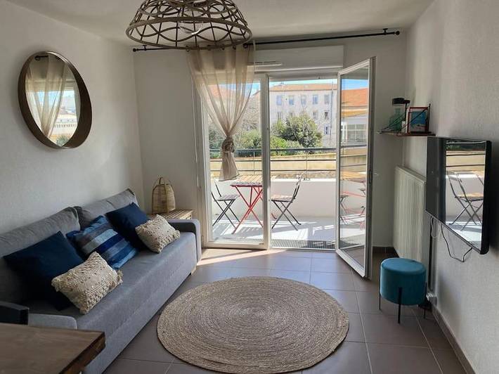 Gîte pour 4 personnes, avec terrasse dans Theatre Moliere Scene Nationale