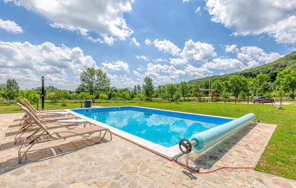 Gîte pour 8 personnes, avec jardin et sauna ainsi que vue et piscine, animaux acceptés en Croatie - 3