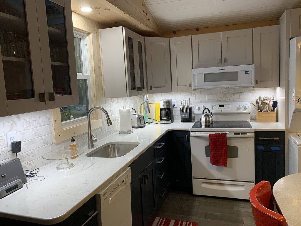 Ruhige komfortable Kabine 5 Min. Zu Fuß zum Schwimmen und Bootfahren in Becket, Berkshire County