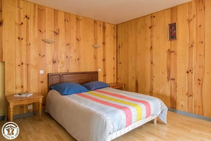 Location de vacances pour 8 personnes, avec balcon et jardin, animaux acceptés à Saint-Romain (Puy-de-Dôme) - 2