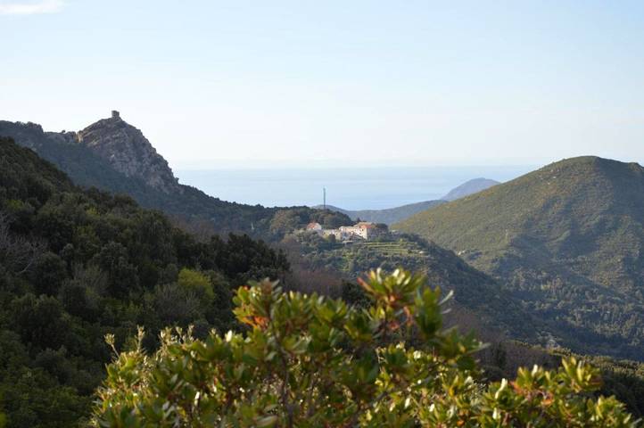 Hôtel pour 2 personnes, avec jardin et vue à Luri - 3