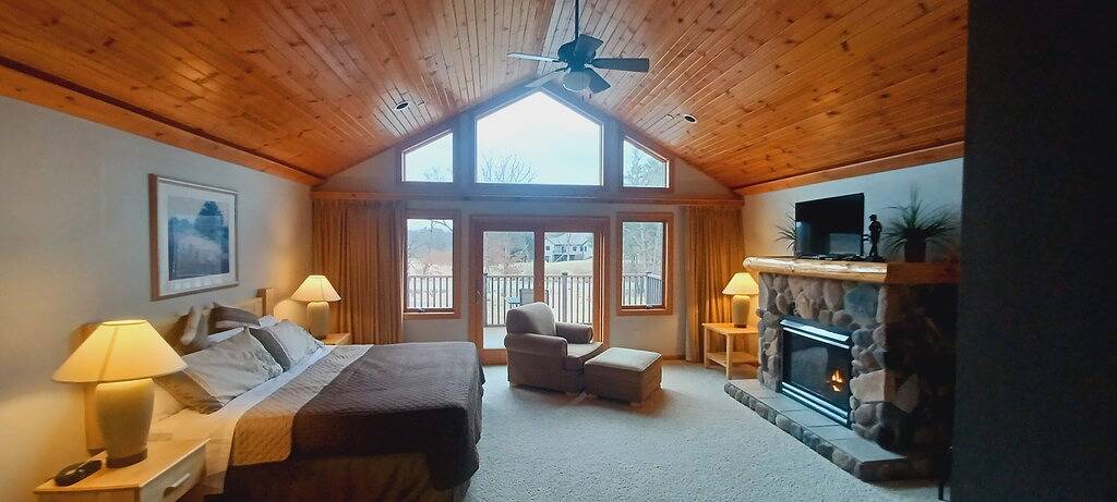 Ganze Wohnung, 1 Bedroom Deluxe Suite- Golf/Lake/Beach/Pool in Castle Rock Lake