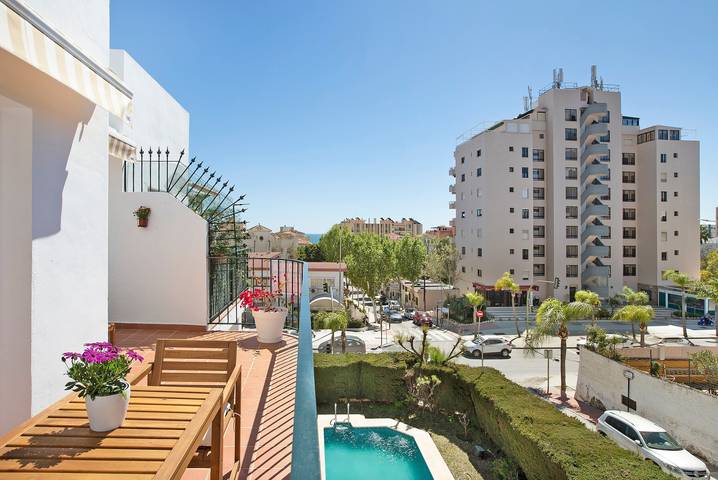 Appartement entier, Appartement 'Joya' avec piscine partagée, Wi-Fi et climatisation in Montemar Torremolinos, Torremolinos
