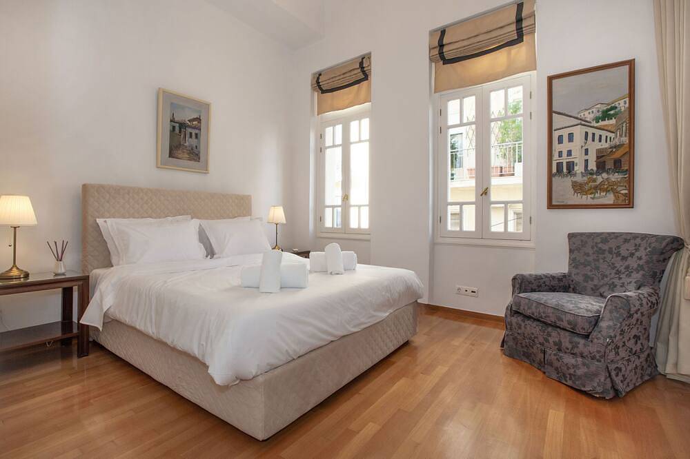 Entire apartment, Neoclassical Apartment close to Syntagma-Plaka in Central Section of Athens, Athens
