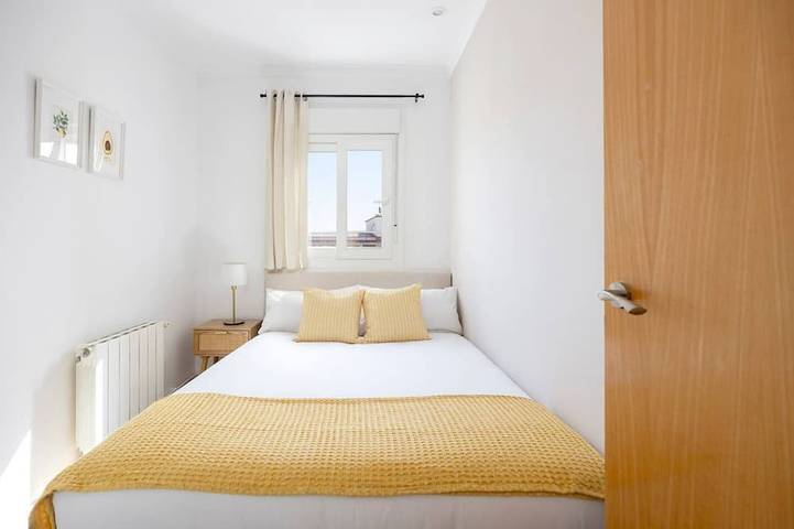 Appartement entier, Amazing and bright 3-bedroom home, nestled in the charming town of Cornellà de Llobregat, just a short 20-minute journey from the vibrant city of Barcelona. in Cornellà de Llobregat, Baix Llobregat