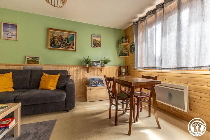 Gîte pour 4 personnes, avec jardin ainsi que terrasse et vue