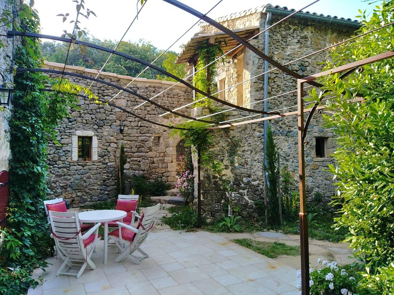 Ganze Wohnung, Apartment „Les Chataigniers Gites Du Mas Haut“ mit Bergblick, Wlan und Klimaanlage in Saint-Jean-du-Gard, Cevennen