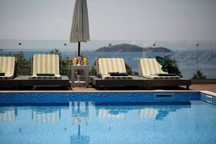 Ferienwohnung für 2 Personen, mit Ausblick und Pool sowie Garten auf Skiathos