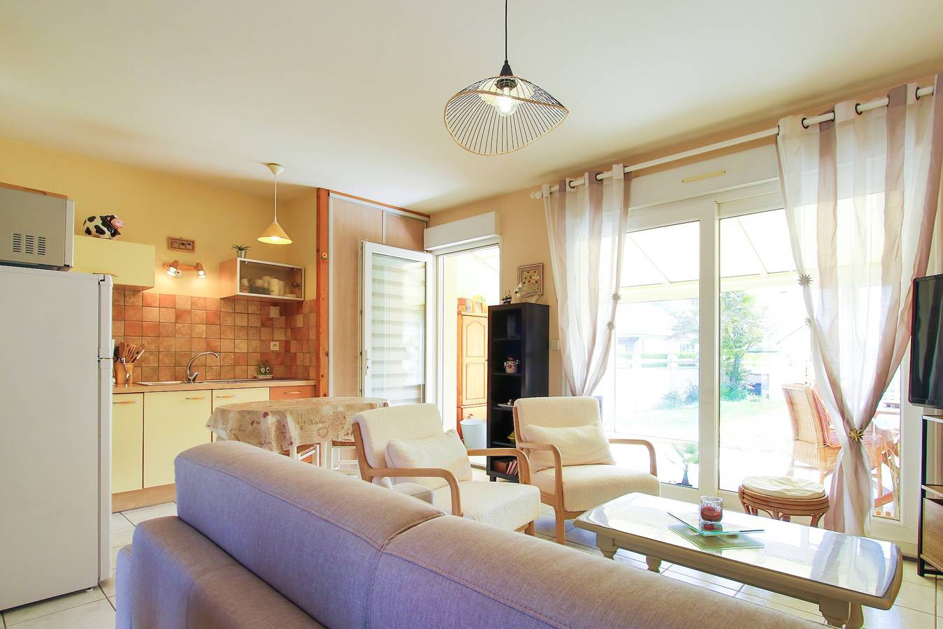 Holiday Home “L’escale de Marilou” with Shared Terrace, Private Garden & Wi-Fi in Pirou, Coutances