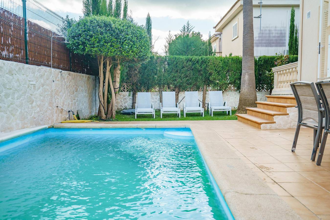 Villa 'Playas De Mallorca' con piscina privata, Wi-Fi e aria condizionata in Playa de Muro, Muro