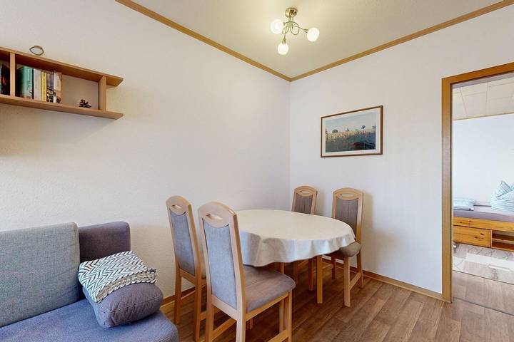 Ganze Wohnung, Kleine Ferienwohnung für 2 Personen in unmittelbarer Strandnähe und Süd-Terrasse in Ostseebad Binz, Binz