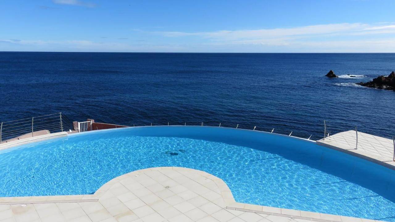 Appartement entier, Appartement 3 pièces pieds dans l 'eau front de mer sur la côte d'Azur in Le Trayas, Saint-Raphaël