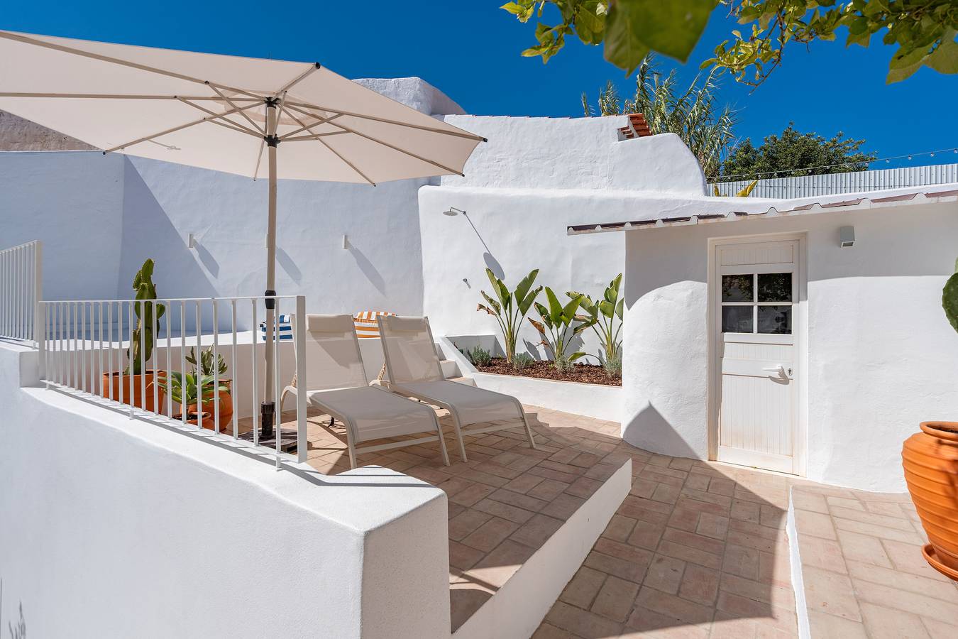 Holiday Home 'Cisterna' with Private Terrace, Wi-Fi and Air Conditioning in Ferragudo, Faro-distriktet